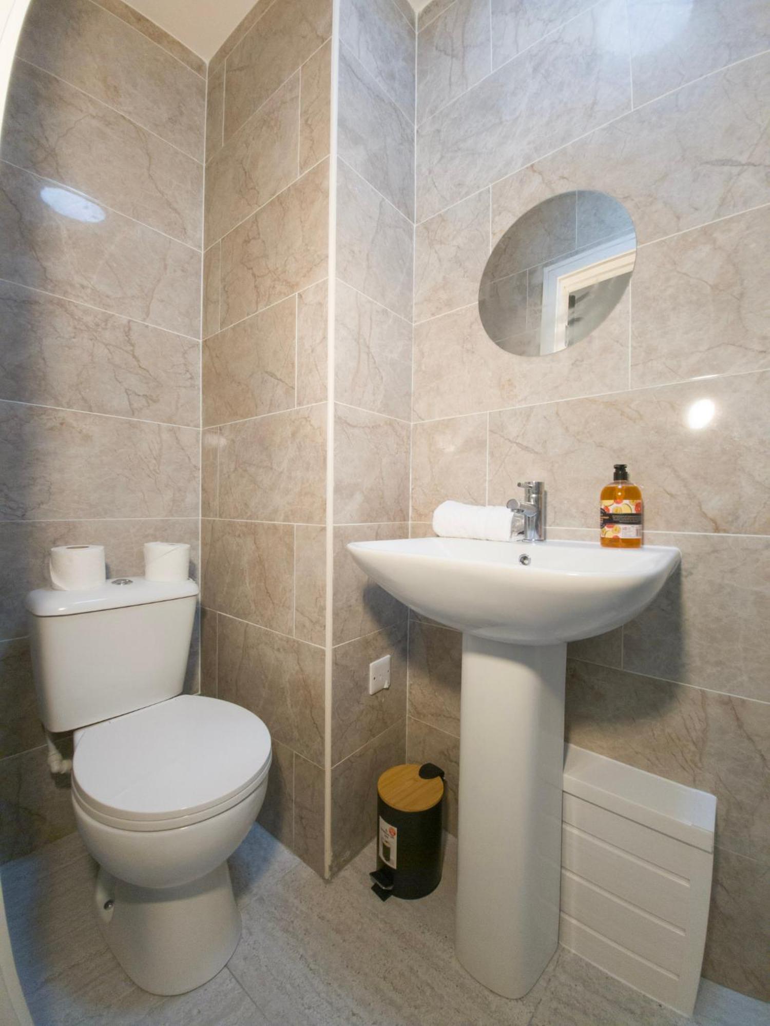 Plenty Of Parking Available; 3 Bedroom Apartment By Property Promise Cardiff Zewnętrze zdjęcie
