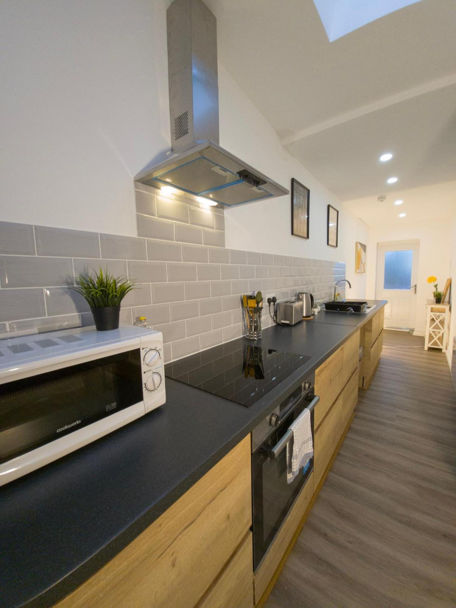 Plenty Of Parking Available; 3 Bedroom Apartment By Property Promise Cardiff Zewnętrze zdjęcie
