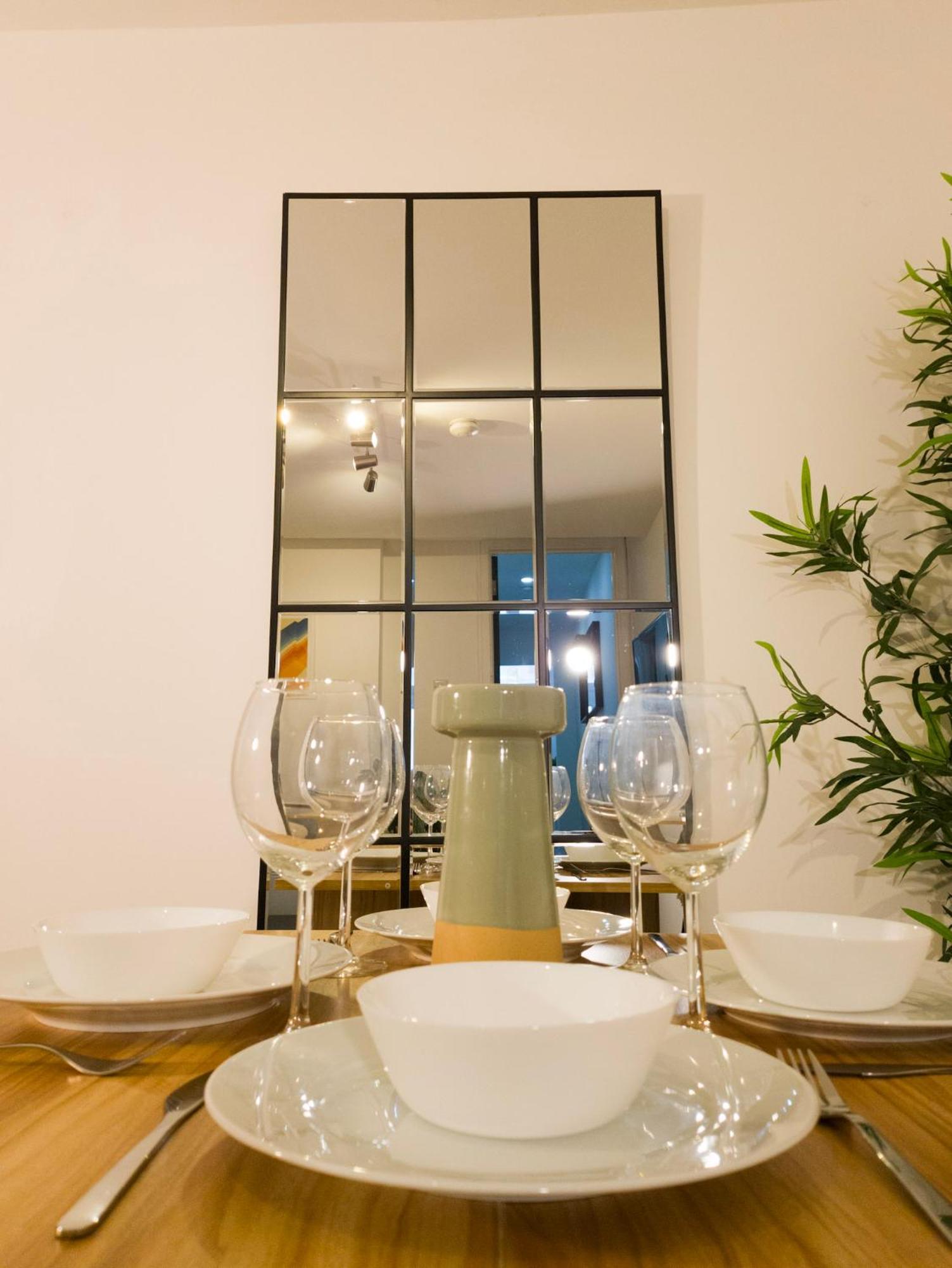 Plenty Of Parking Available; 3 Bedroom Apartment By Property Promise Cardiff Zewnętrze zdjęcie