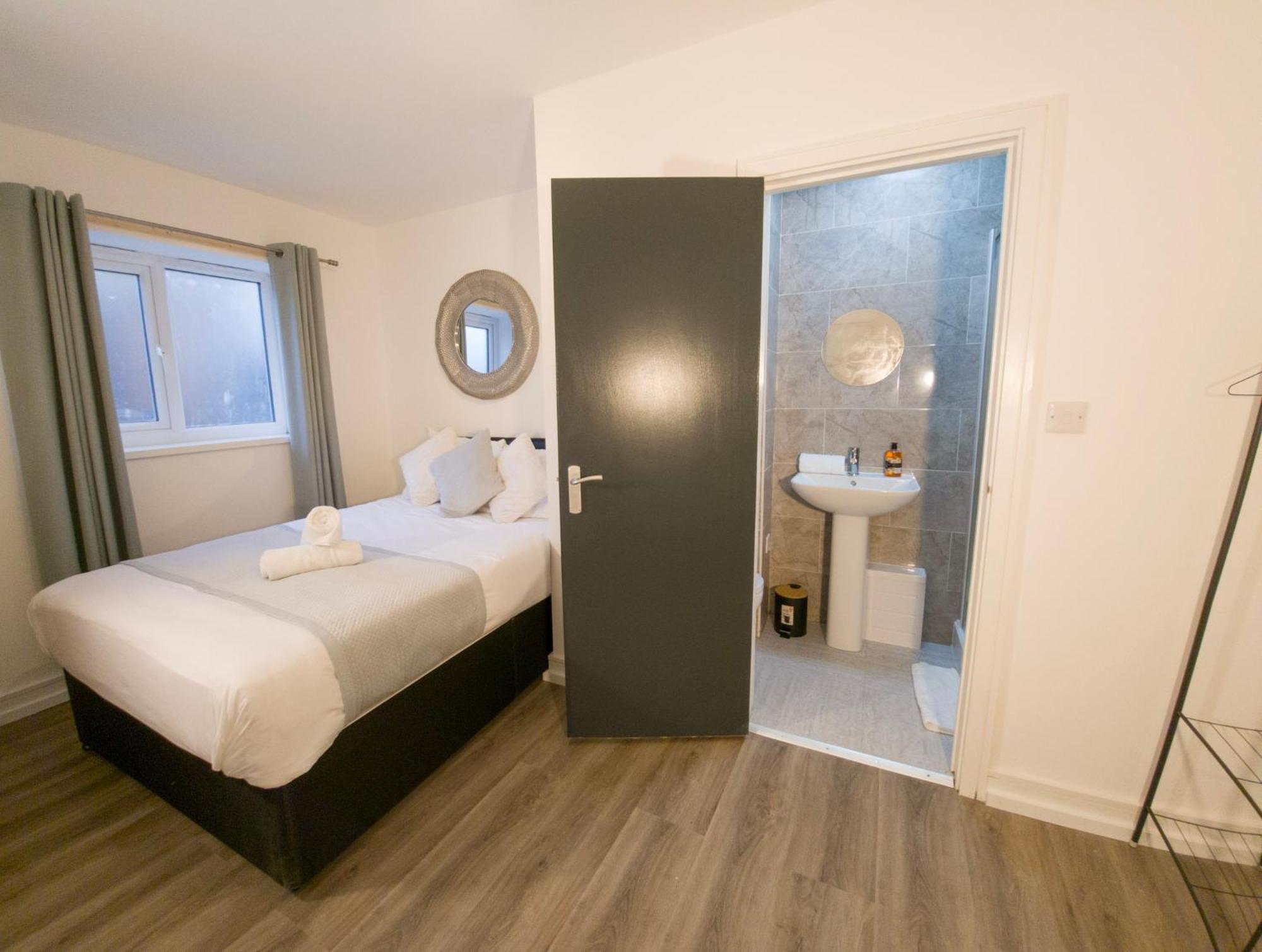 Plenty Of Parking Available; 3 Bedroom Apartment By Property Promise Cardiff Zewnętrze zdjęcie