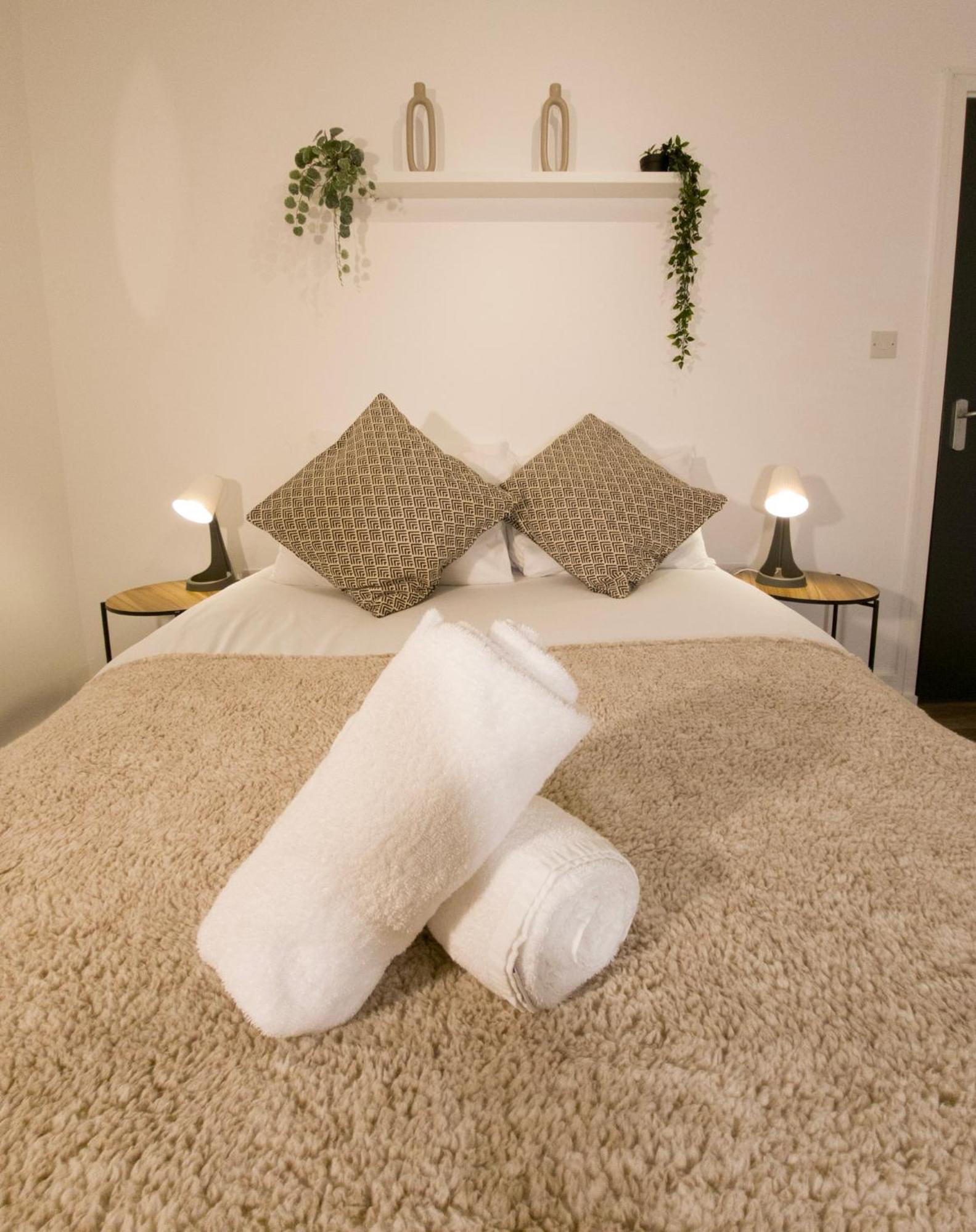Plenty Of Parking Available; 3 Bedroom Apartment By Property Promise Cardiff Zewnętrze zdjęcie