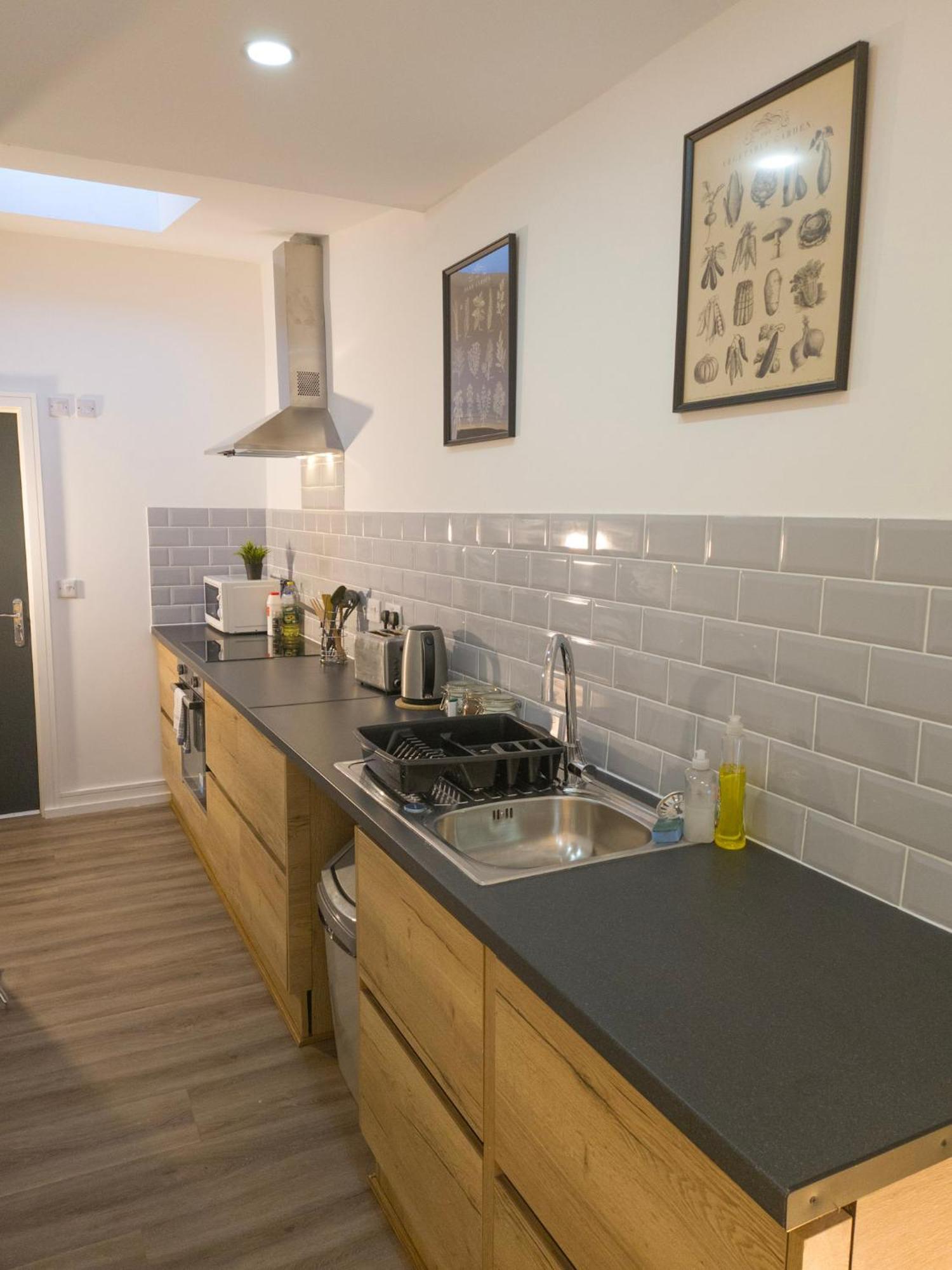 Plenty Of Parking Available; 3 Bedroom Apartment By Property Promise Cardiff Zewnętrze zdjęcie