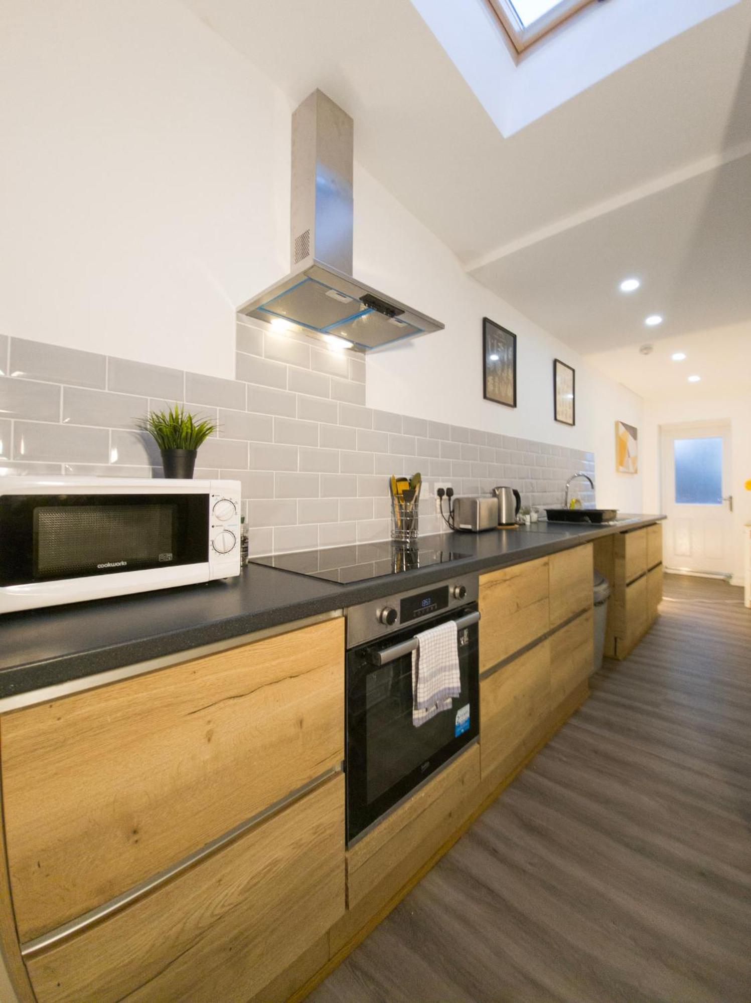 Plenty Of Parking Available; 3 Bedroom Apartment By Property Promise Cardiff Zewnętrze zdjęcie