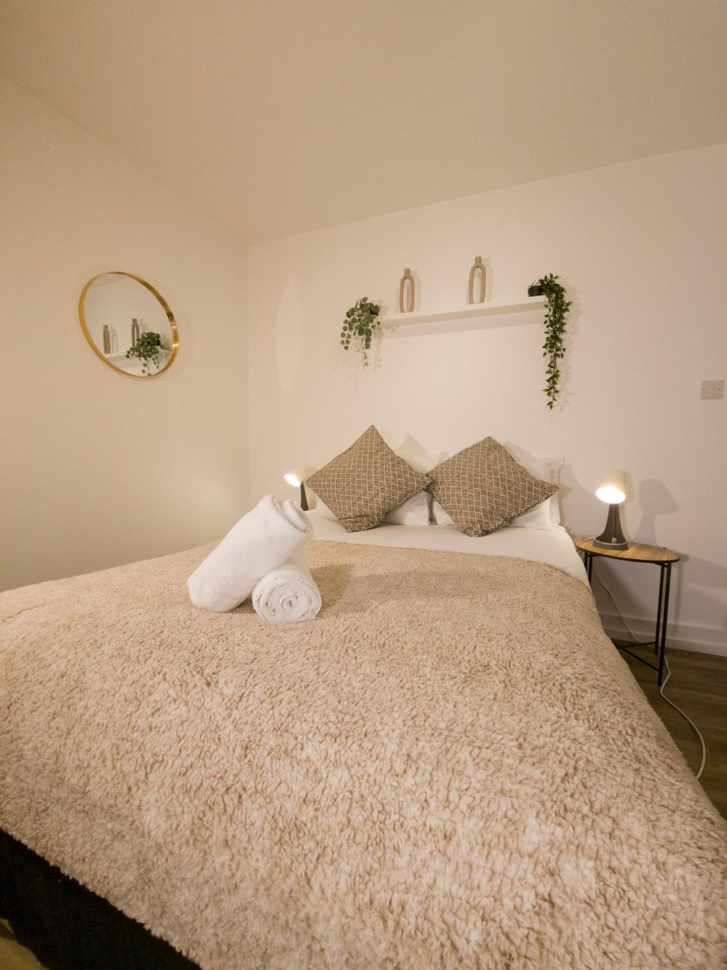 Plenty Of Parking Available; 3 Bedroom Apartment By Property Promise Cardiff Zewnętrze zdjęcie