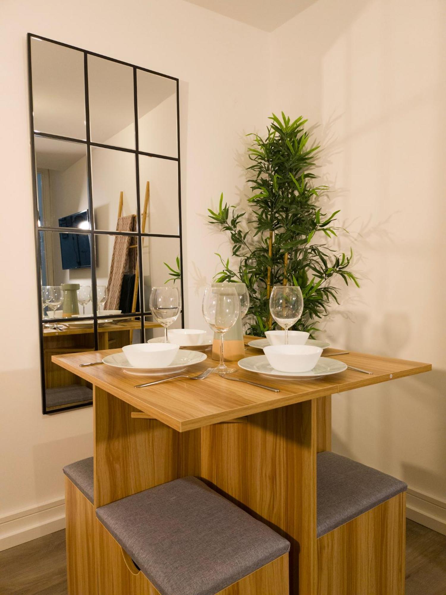 Plenty Of Parking Available; 3 Bedroom Apartment By Property Promise Cardiff Zewnętrze zdjęcie