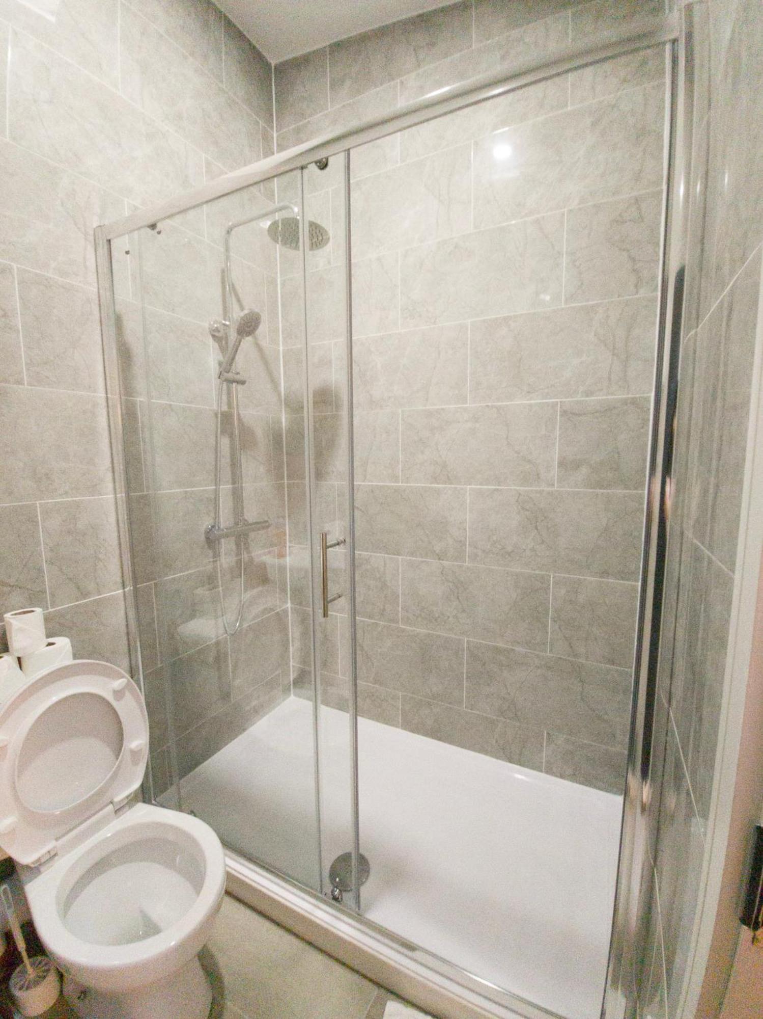 Plenty Of Parking Available; 3 Bedroom Apartment By Property Promise Cardiff Zewnętrze zdjęcie