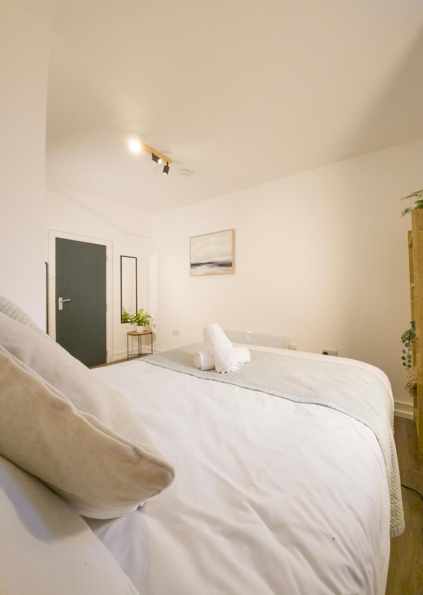 Plenty Of Parking Available; 3 Bedroom Apartment By Property Promise Cardiff Zewnętrze zdjęcie