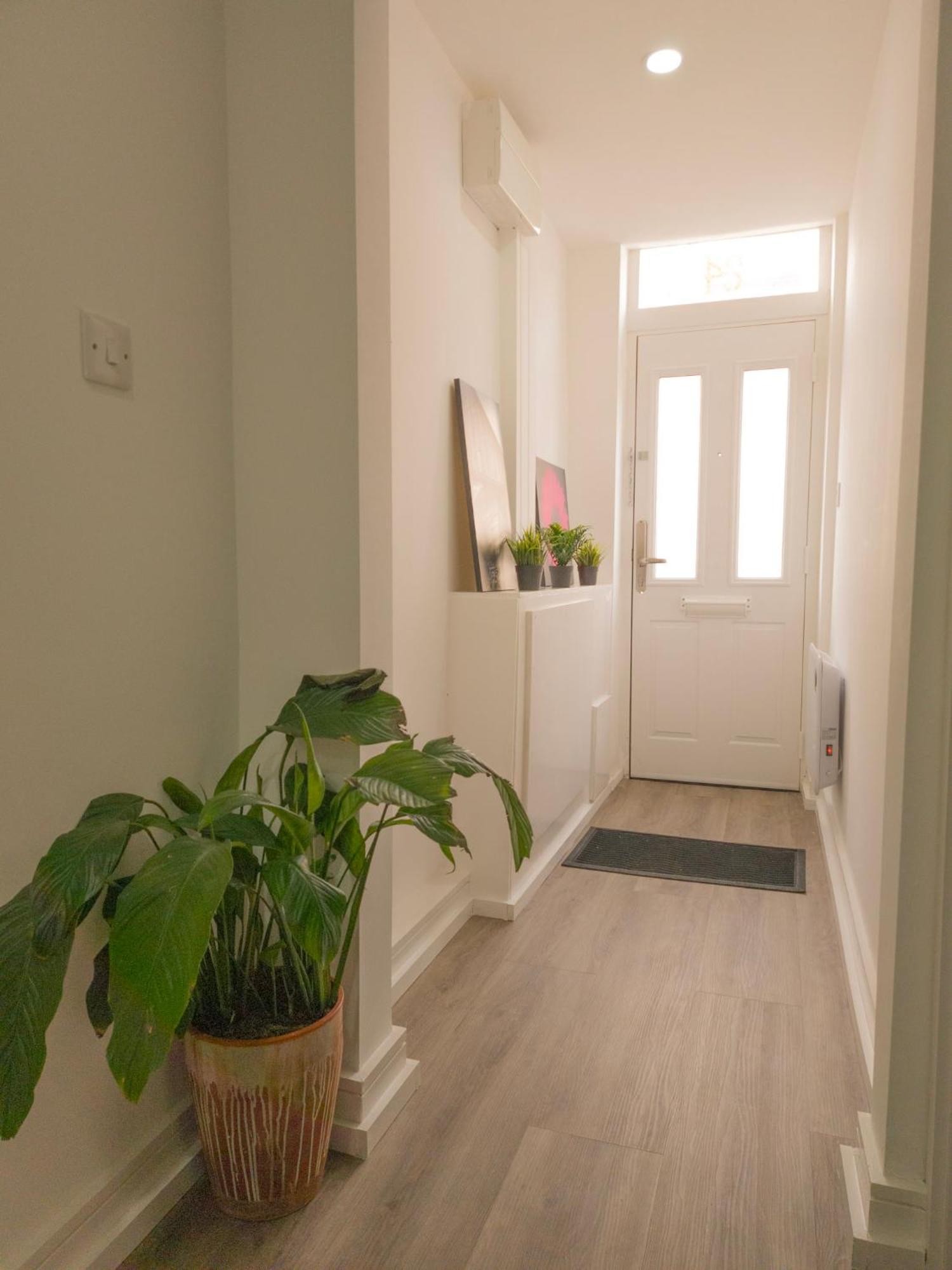 Plenty Of Parking Available; 3 Bedroom Apartment By Property Promise Cardiff Zewnętrze zdjęcie