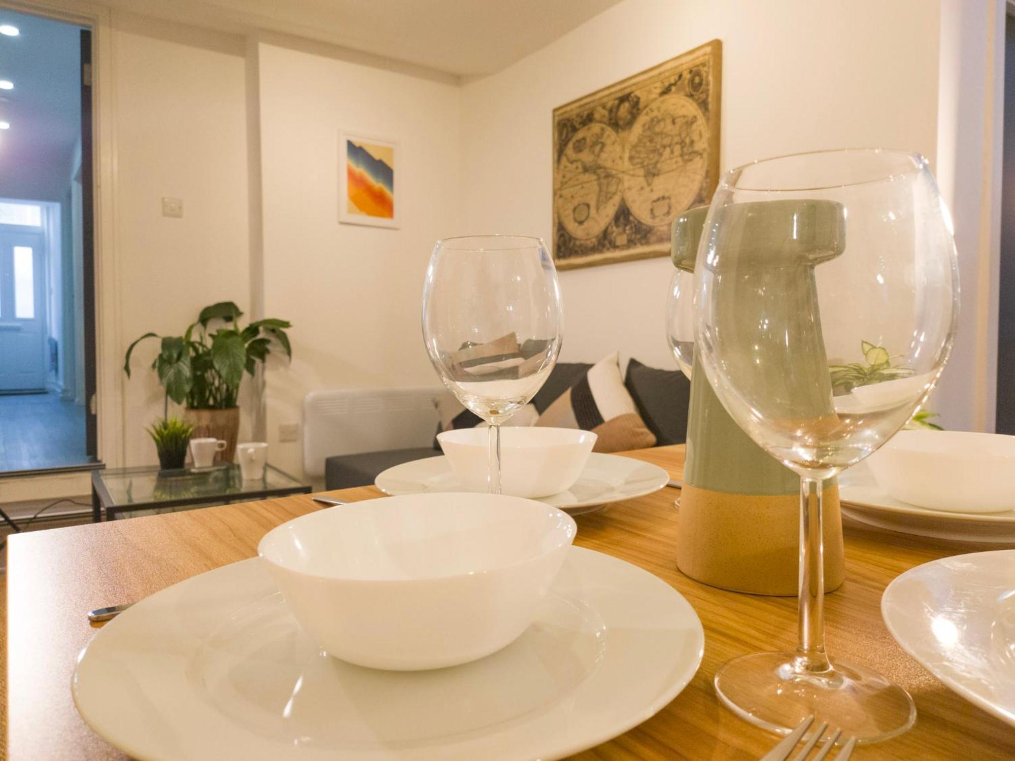 Plenty Of Parking Available; 3 Bedroom Apartment By Property Promise Cardiff Zewnętrze zdjęcie