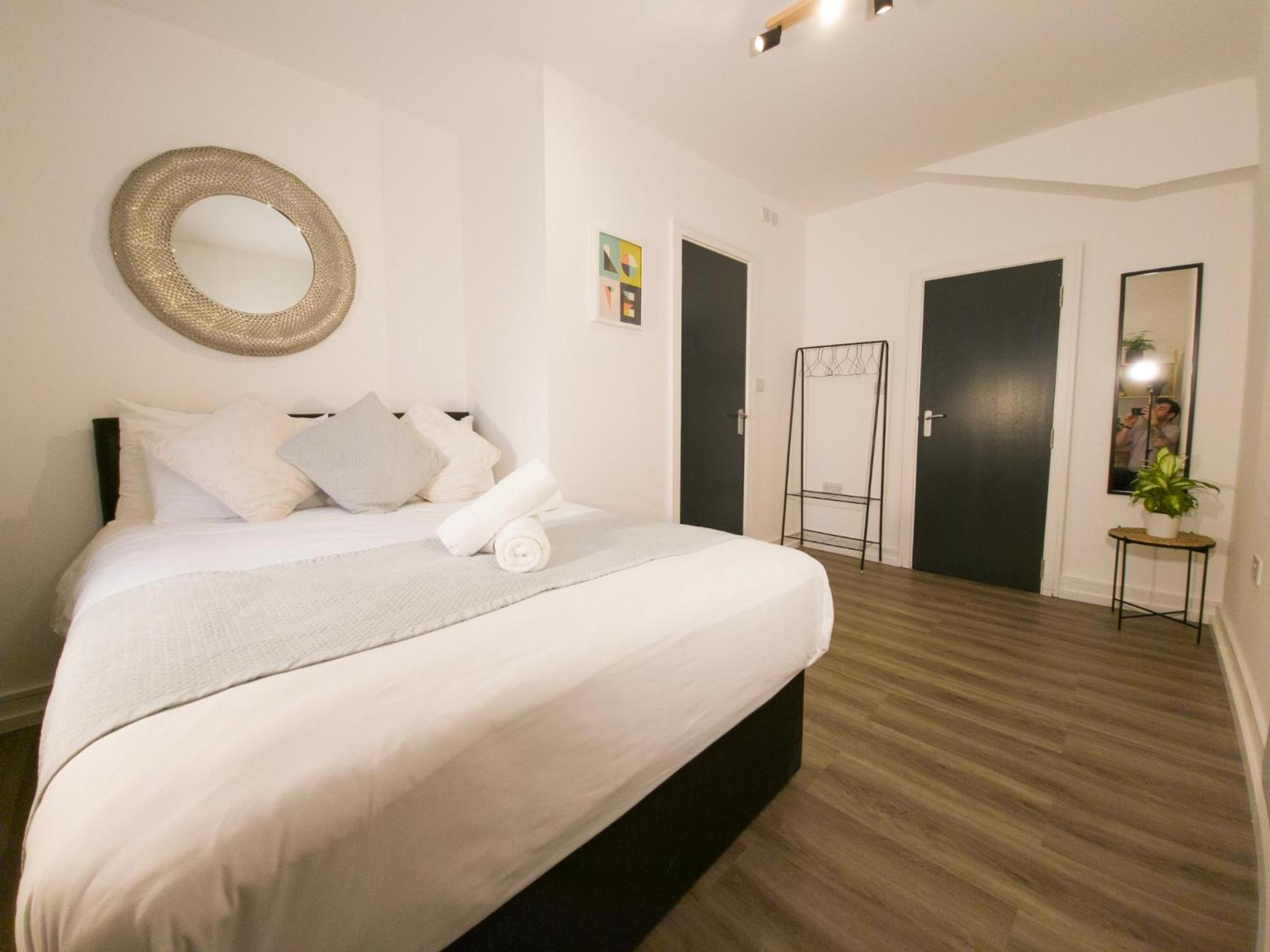 Plenty Of Parking Available; 3 Bedroom Apartment By Property Promise Cardiff Zewnętrze zdjęcie