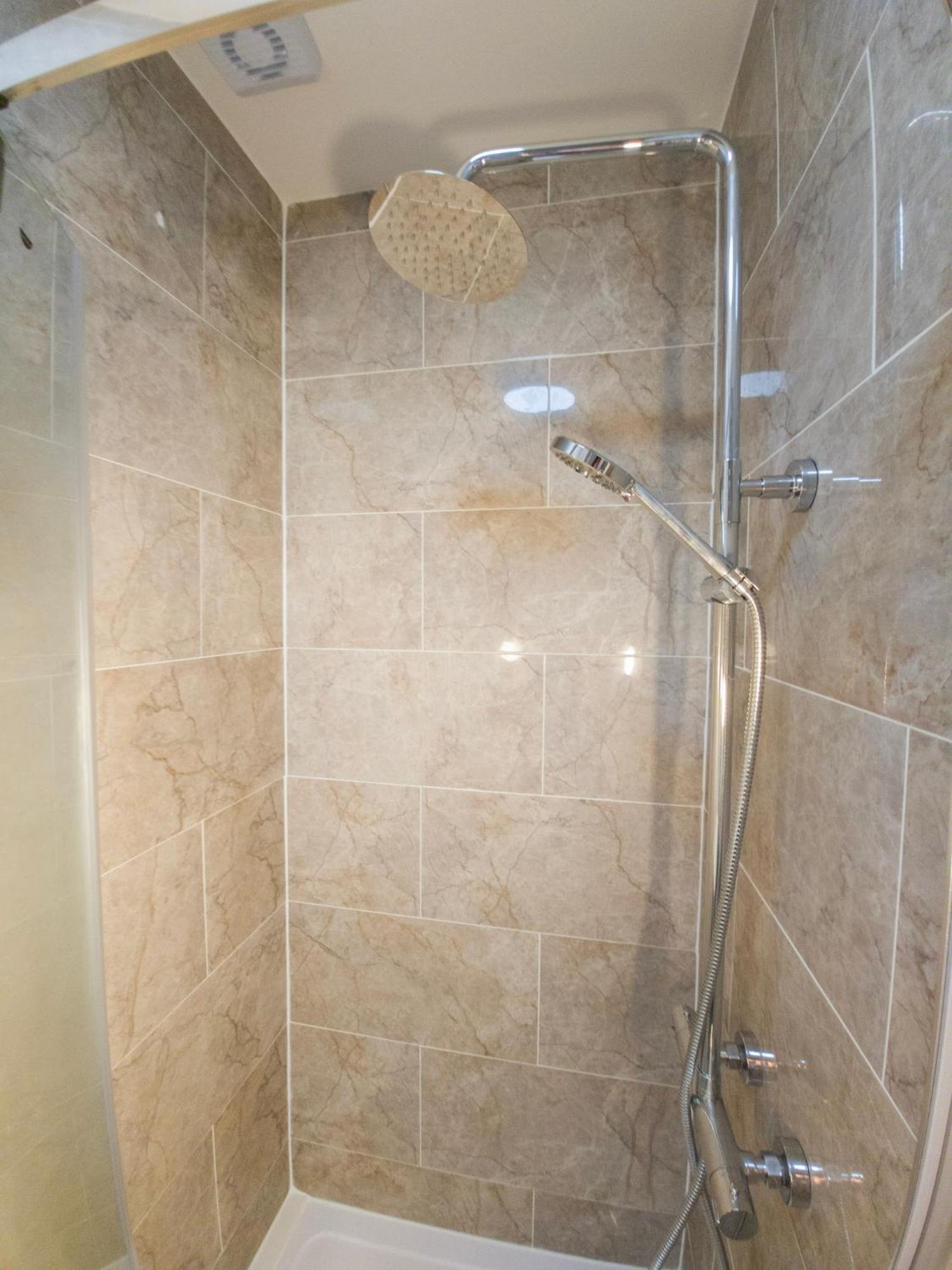 Plenty Of Parking Available; 3 Bedroom Apartment By Property Promise Cardiff Zewnętrze zdjęcie